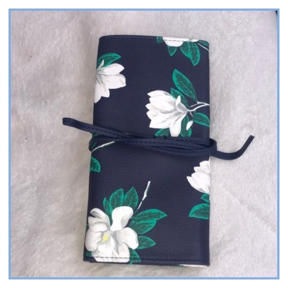 Draper James Blue Floral Travel Jewelry Ro… - Picture 3 of 11